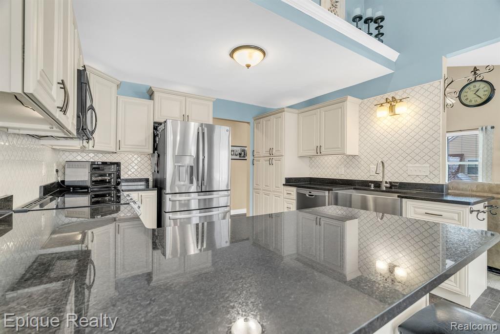 8459 Cranbrook Drive, Grand Blanc, MI 48439 — Photo 17