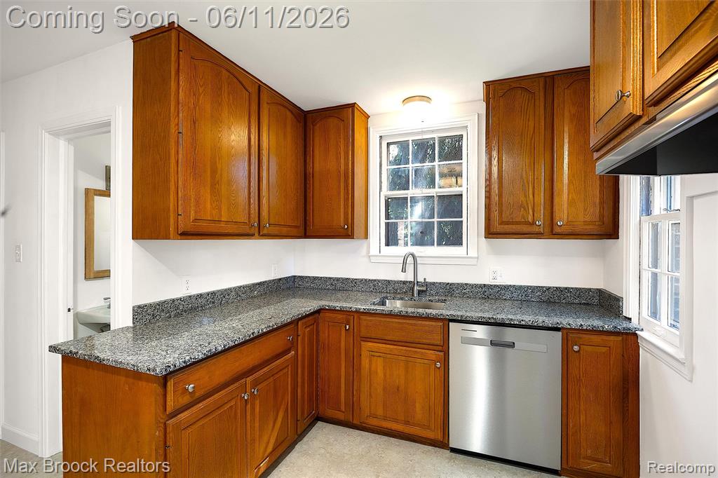 14 Fairwood Boulevard, Pleasant Ridge, MI — Photo 23