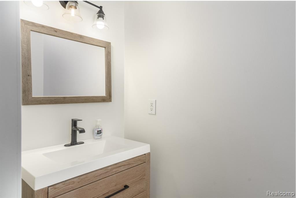 3104 Woods Circle, Detroit, MI 48207 — Photo 28