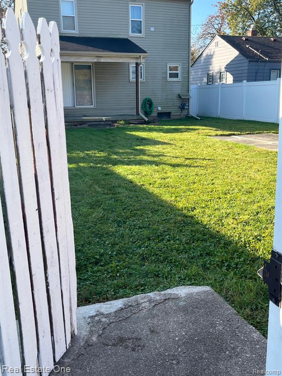 660 SAINT JOHNS Street, Wyandotte, MI 48192 — Photo 38