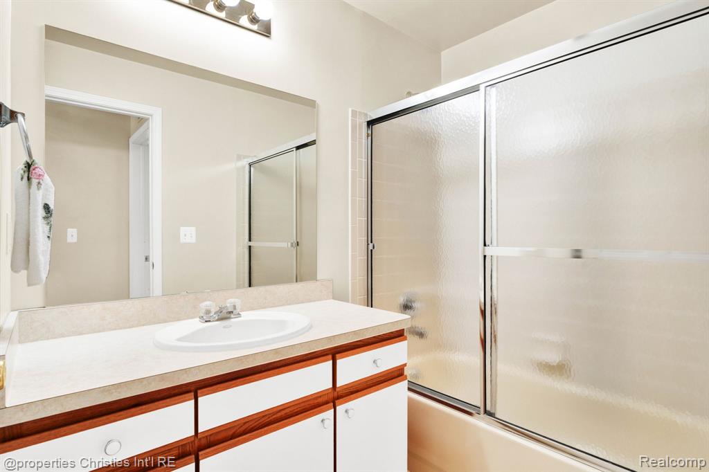 16832 Glenmoor Boulevard, Macomb, MI 48044 — Photo 16