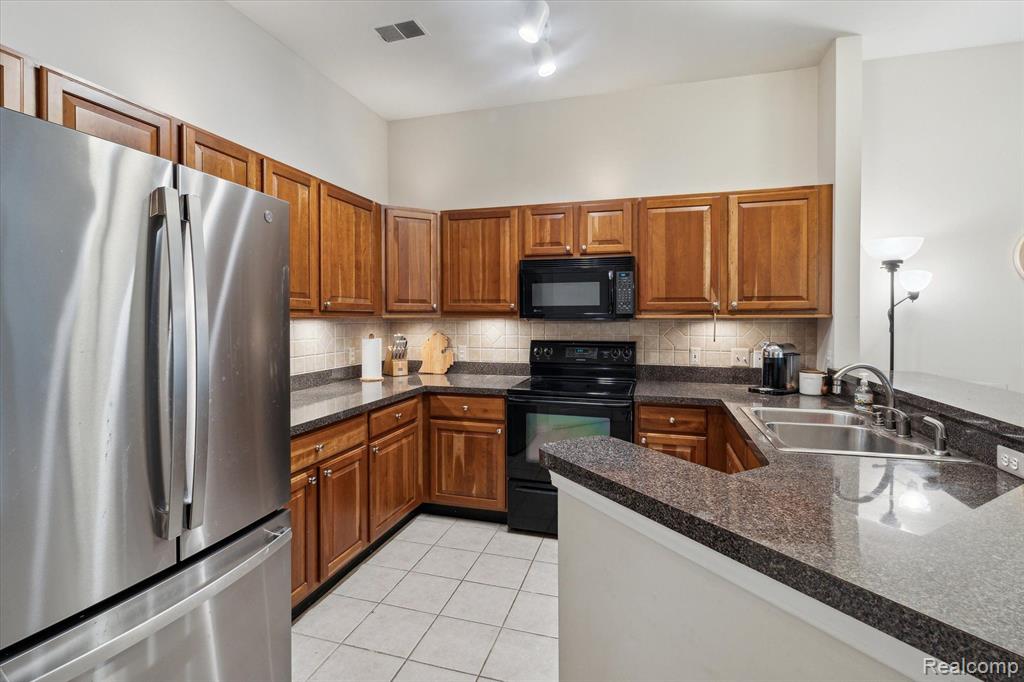 2694 S Knightsbridge Circle, Ann Arbor, MI 48105 — Photo 8