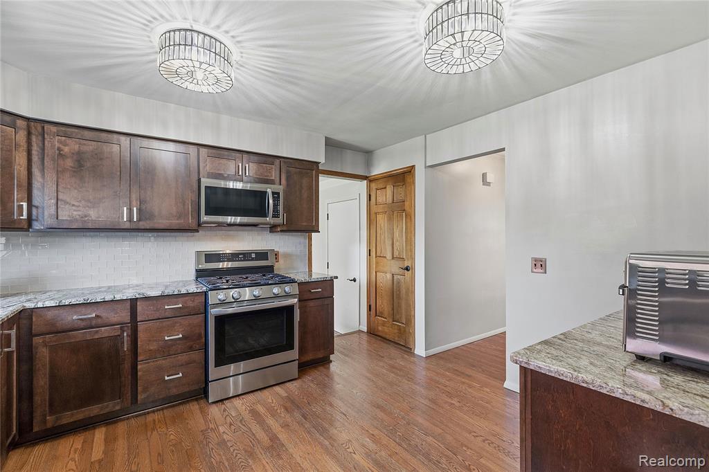 25030 Balsam Drive, Flat Rock, MI 48134 — Photo 10