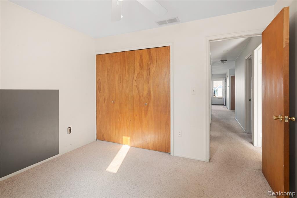 20842 Ridgemont Road, Harper Woods, MI 48225 — Photo 11