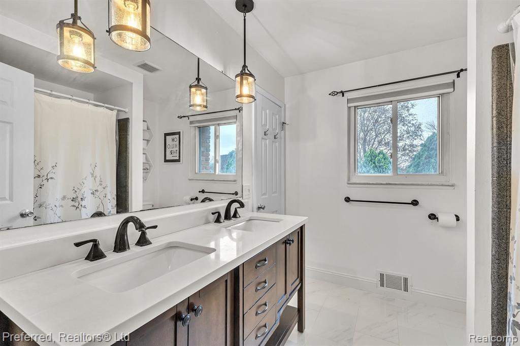 8722 WOODSHIRE Drive, White Lake, MI — Photo 29