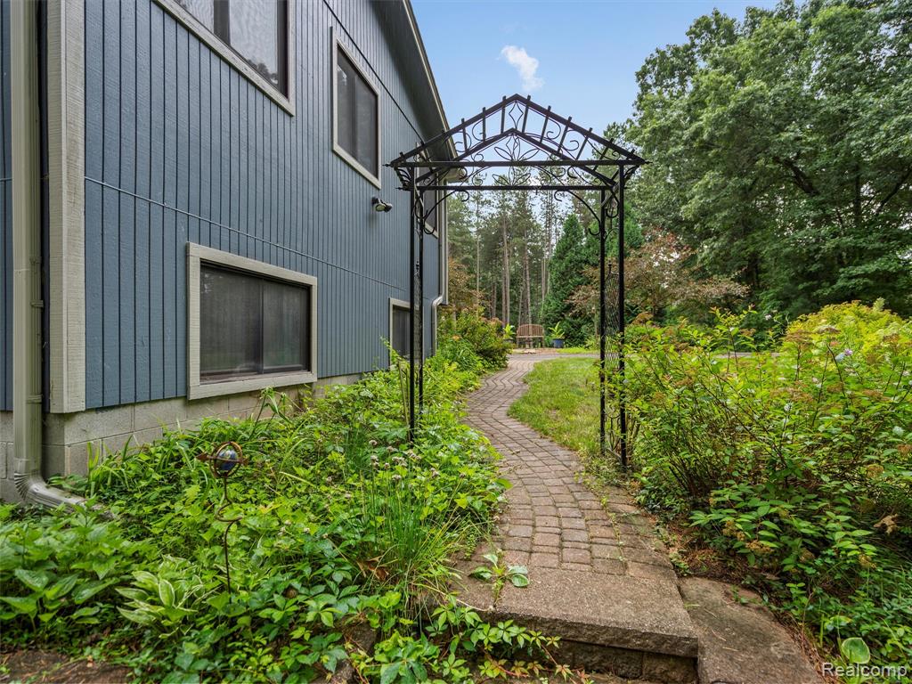 370 Wolfe Road, Ortonville, MI 48462 — Photo 18