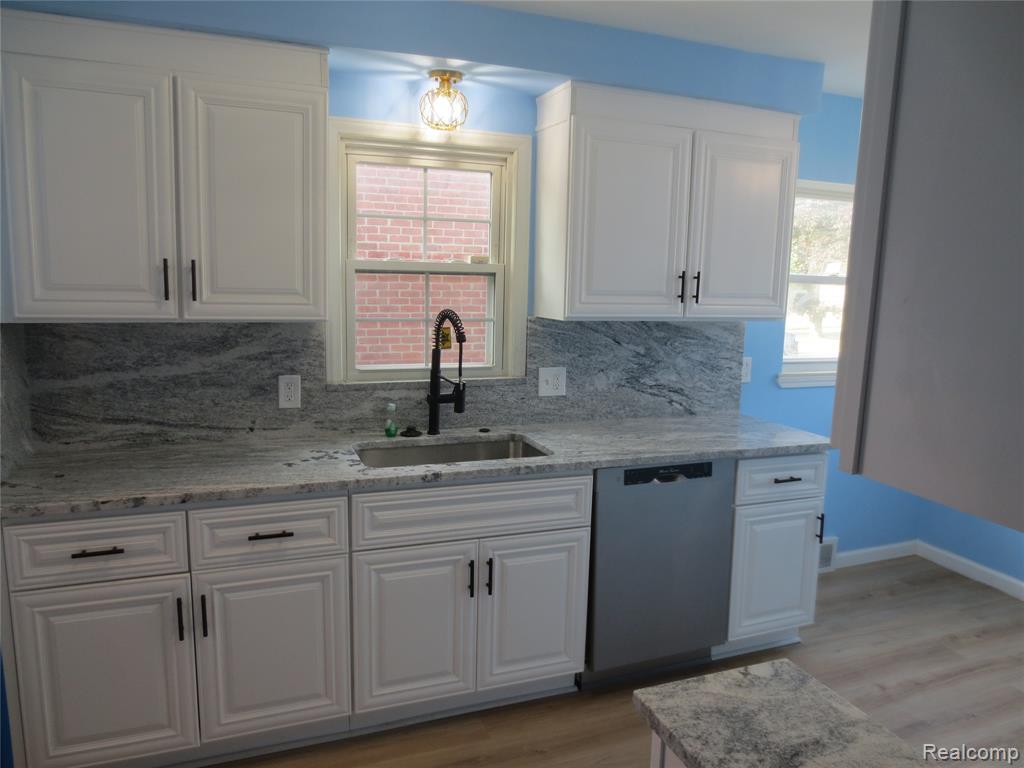 9535 Dixie, Redford, MI 48239 — Photo 4