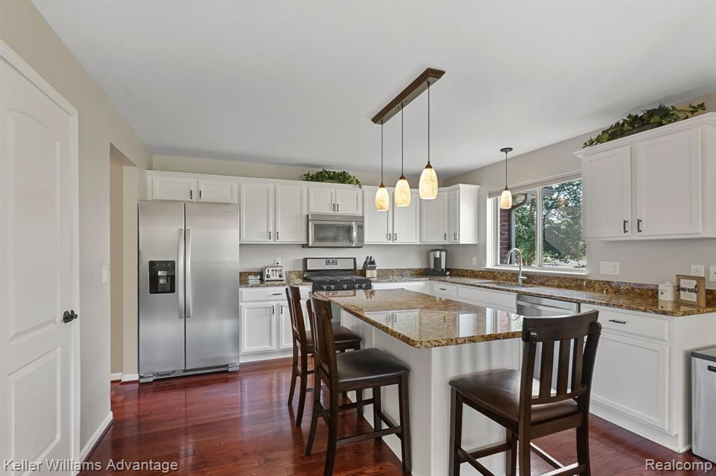24601 BROMPTON Way, South Lyon, MI 48178 — Photo 13