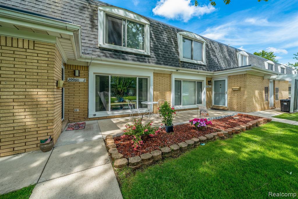 29960 CITY CENTER Drive, 2, Warren, MI 48093 — Photo 4