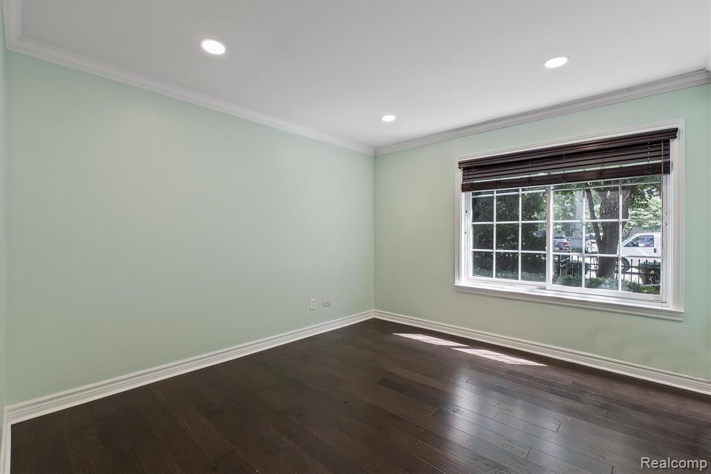 662 Purdy Street, 104, Birmingham, MI 48009 — Photo 11