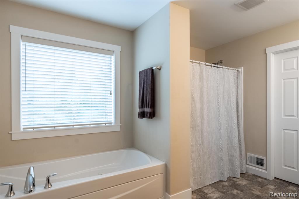 9595 NEUMANN Circle, Ypsilanti, MI 48197 — Photo 42