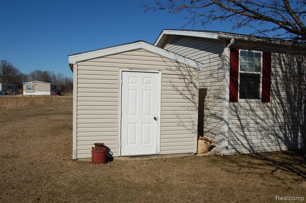 23166 Swallow, New Boston, MI 48164 — Photo 22
