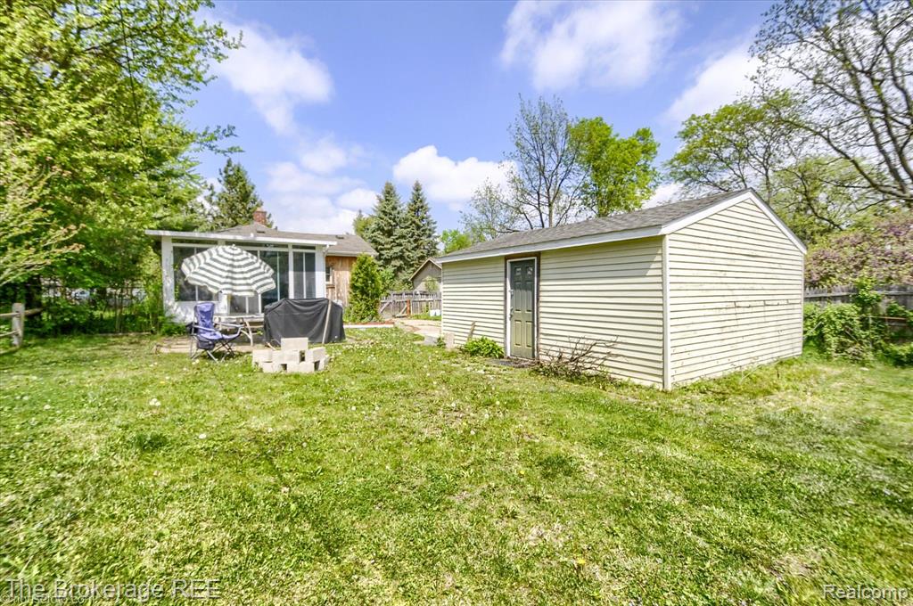 703 CEDARLAWN Road, Waterford, MI 48328 — Photo 6