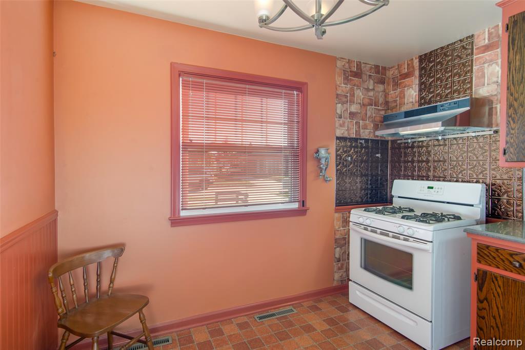 18552 Hinton Street, Riverview, MI 48193 — Photo 11