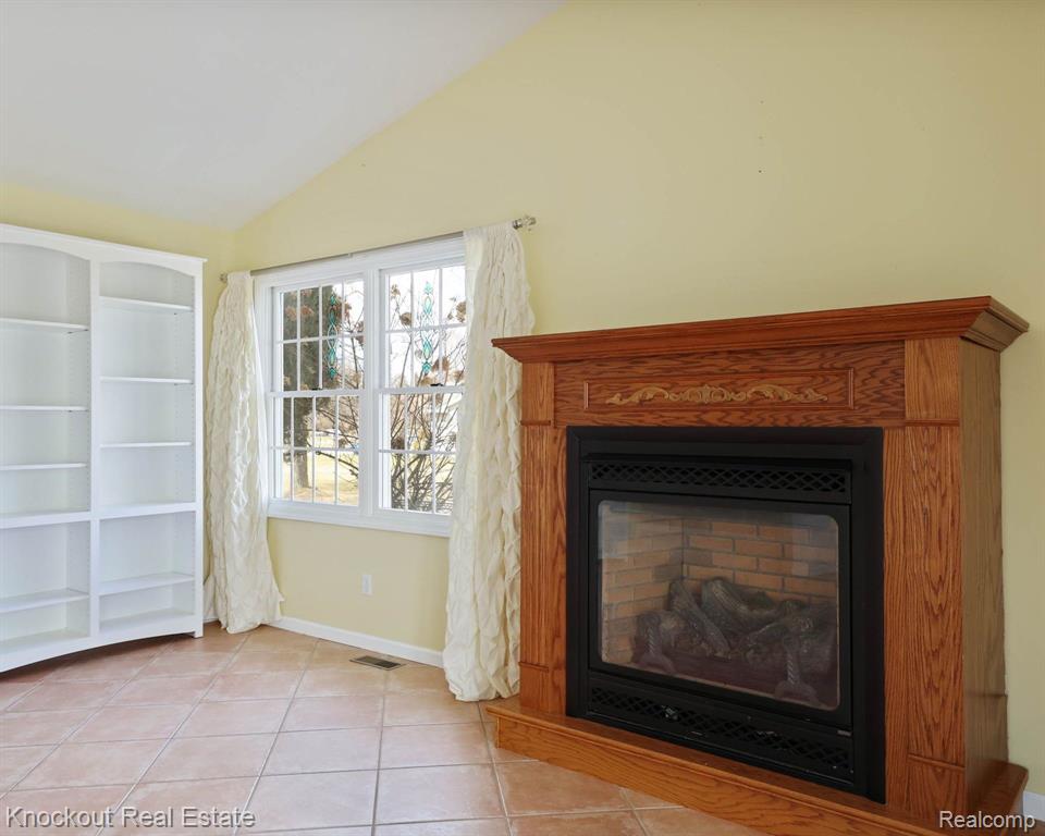 4887 CANTERBURY, Vassar, MI 48768 — Photo 18