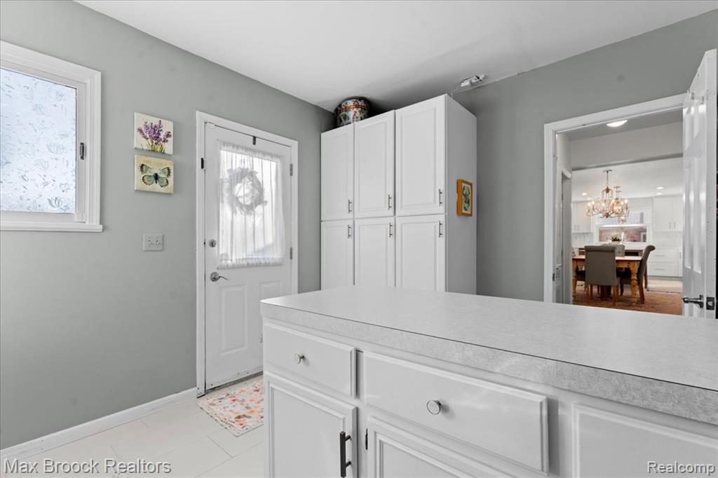 412 Shellbourne Drive, Rochester Hills, MI 48309 — Photo 21