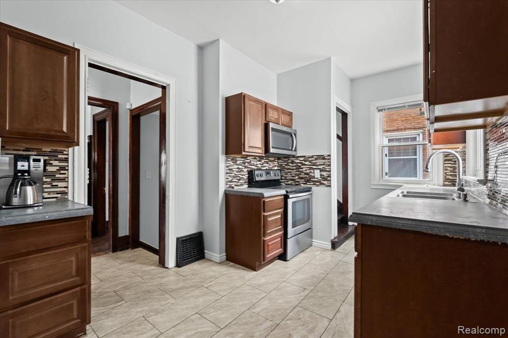 50 TAYLOR Street, Detroit, MI 48202 — Photo 16