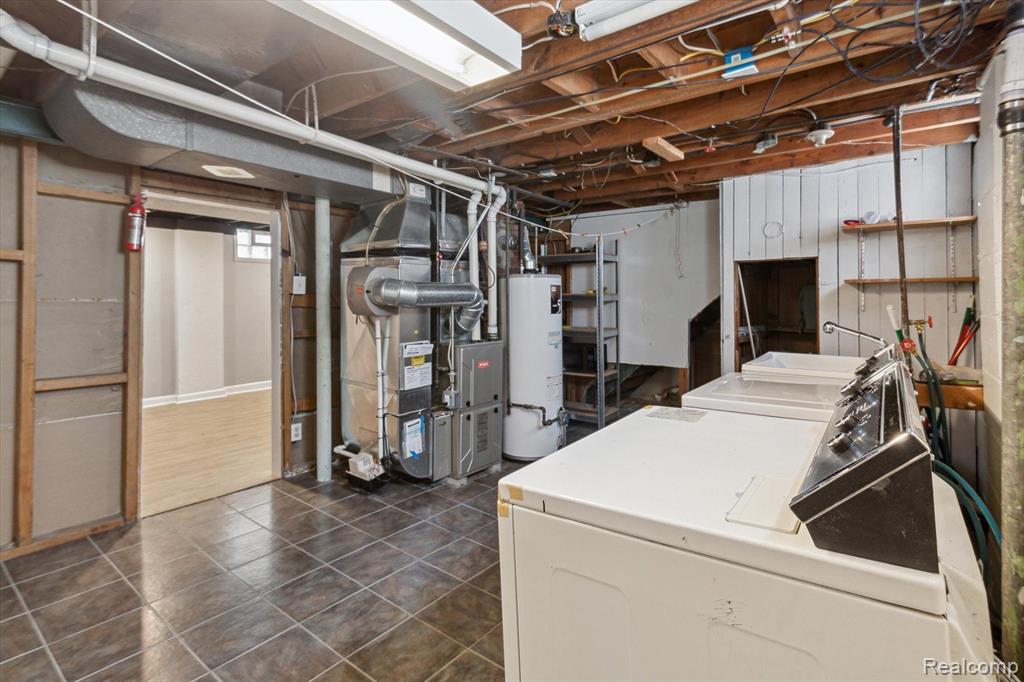 812 N KENWOOD Avenue, Royal Oak, MI 48067 — Photo 40