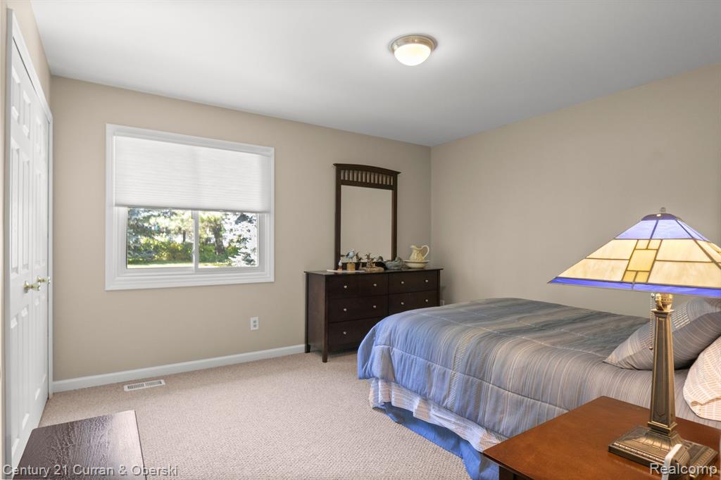8821 NORTHAMPTON Drive, Plymouth, MI 48170 — Photo 31
