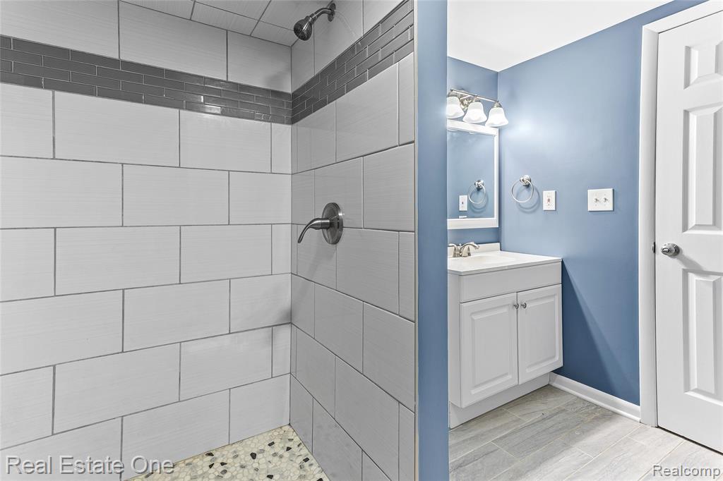2509 Golden Shores Drive, Fenton, MI 48430 — Photo 27