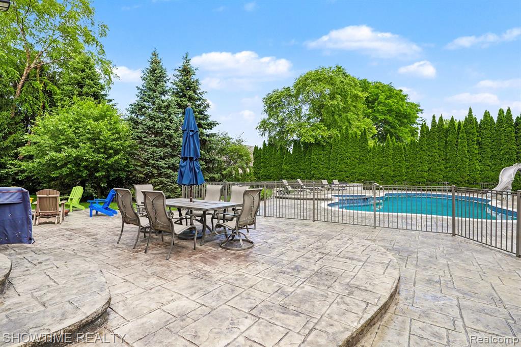 54676 Woodcreek Boulevard, Utica, MI 48315 — Photo 39