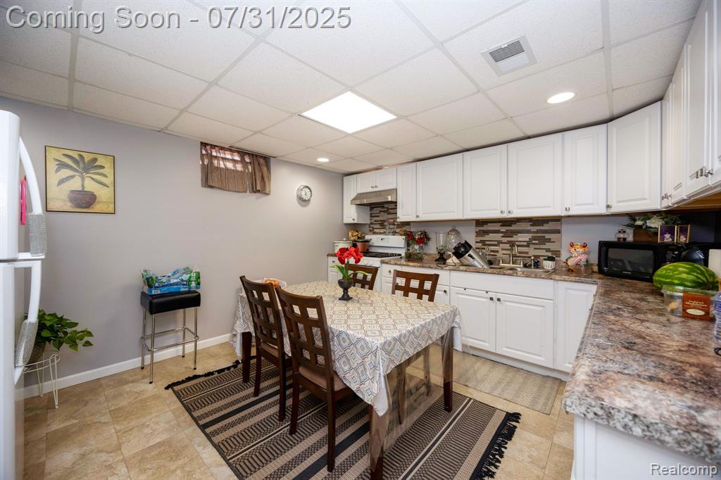 7833 W Morrow Circle, Dearborn, MI 48126 — Photo 48