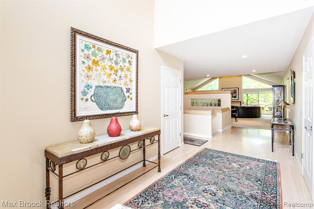 6524 Pleasant Lake Court, West Bloomfield, MI — Photo 9