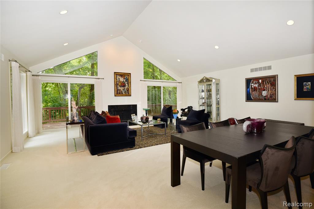 6536 Pleasant Lake Court, West Bloomfield, MI — Photo 10