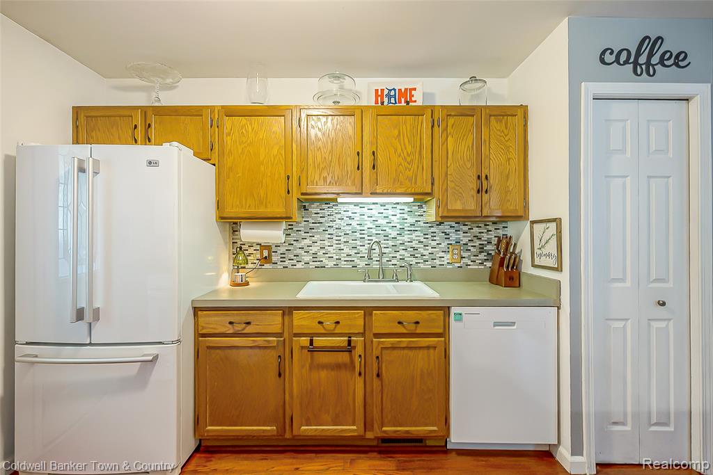 411 Springwell Lane, Howell, MI 48843 — Photo 12