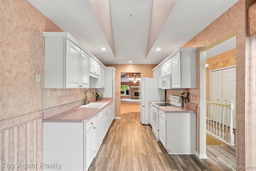 48659 Sundance Court, Utica, MI 48315 — Photo 4