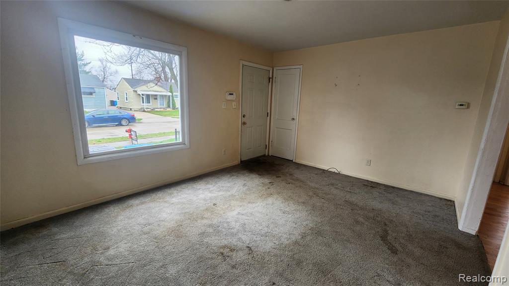 585 E Harwood Avenue, Madison Heights, MI 48071 — Photo 6
