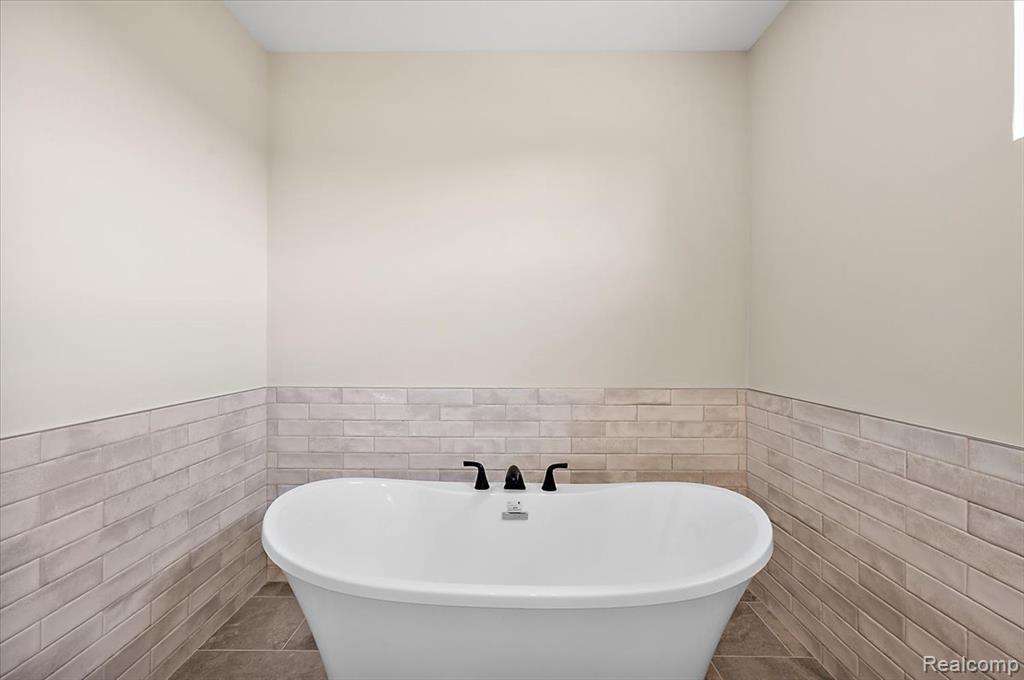 50999 Mistwood Drive, Macomb, MI 48042 — Photo 59