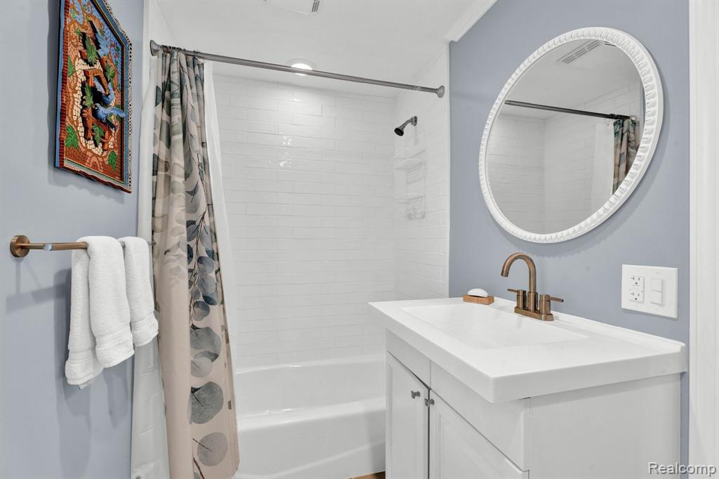 950 W LINCOLN Street, Birmingham, MI 48009 — Photo 28