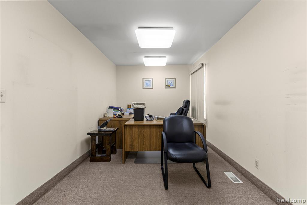 30401 UTICA Road, Roseville, MI 48066 — Photo 30