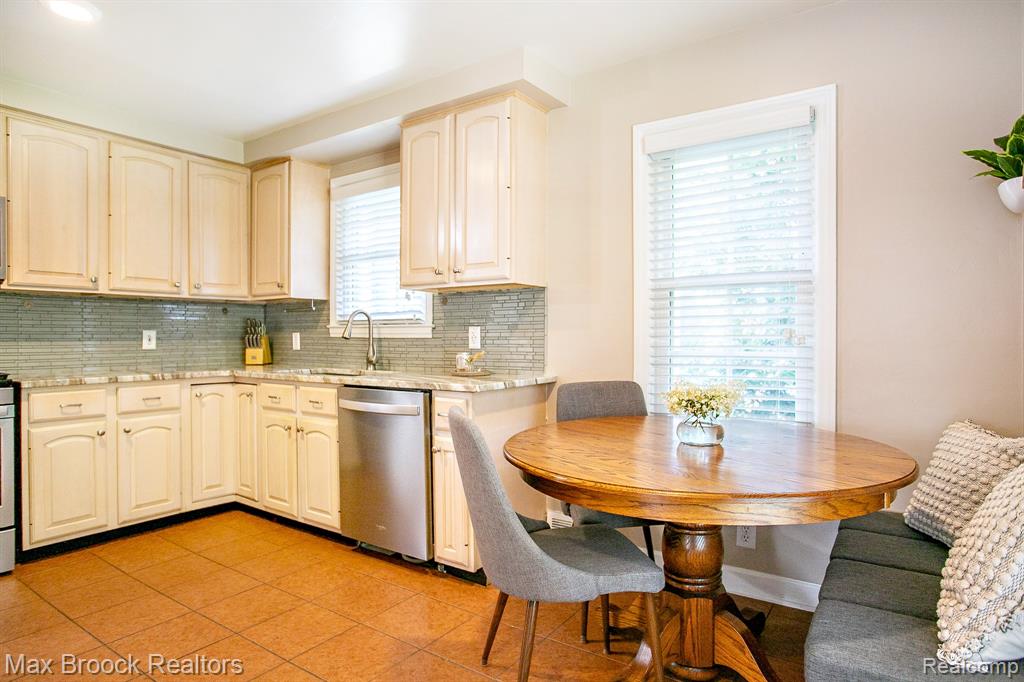 10475 Vernon Avenue, Huntington Woods, MI — Photo 9