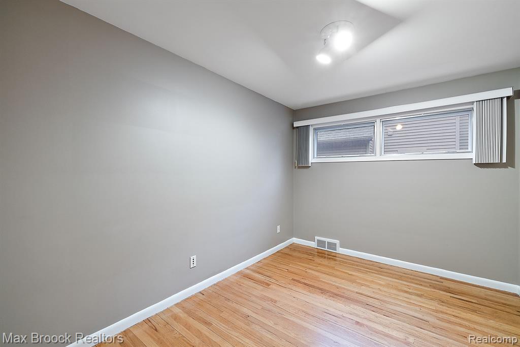 810 CHESTNUT Street, Birmingham, MI 48009 — Photo 12