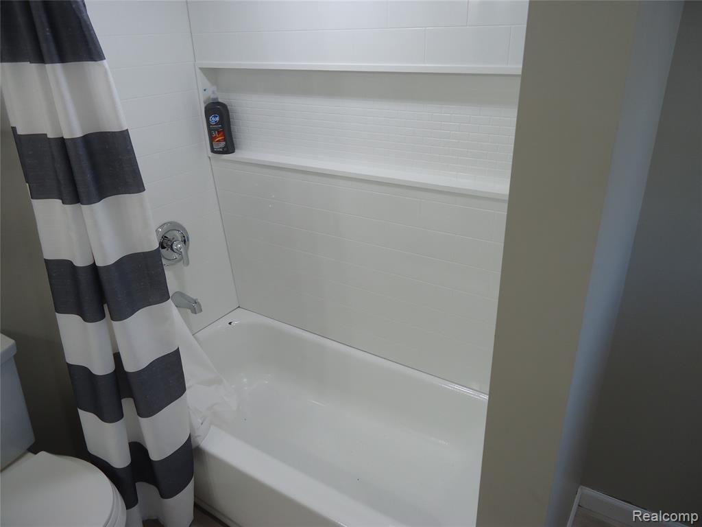 370 Adams Road, Saginaw, MI 48609 — Photo 36