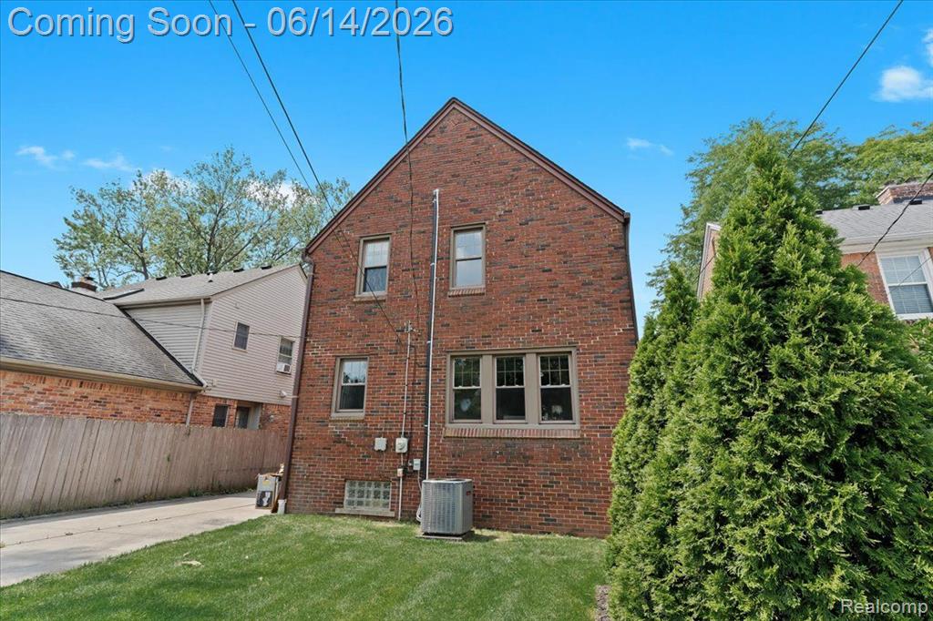 312 MCKINLEY Avenue, Grosse Pointe Farms, MI 48236 — Photo 37