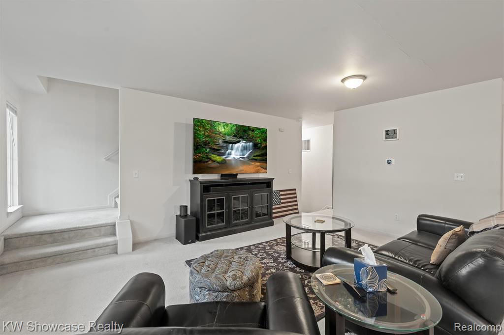 614 Napa Valley Drive, Milford, MI 48381 — Photo 6
