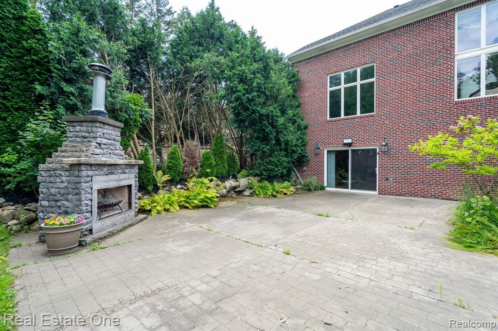 6120 EVANSWOOD Road, Troy, MI, 48085