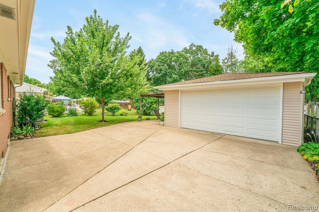 9705 HAMILTON Street, Belleville, MI 48111 — Photo 26