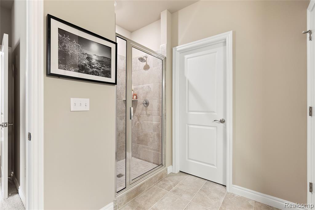 9919 Crossview Trail, 124, Howell, MI 48843 — Photo 8