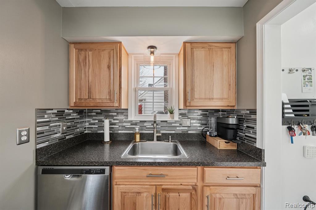 17748 Reno Street, Riverview, MI 48193 — Photo 15