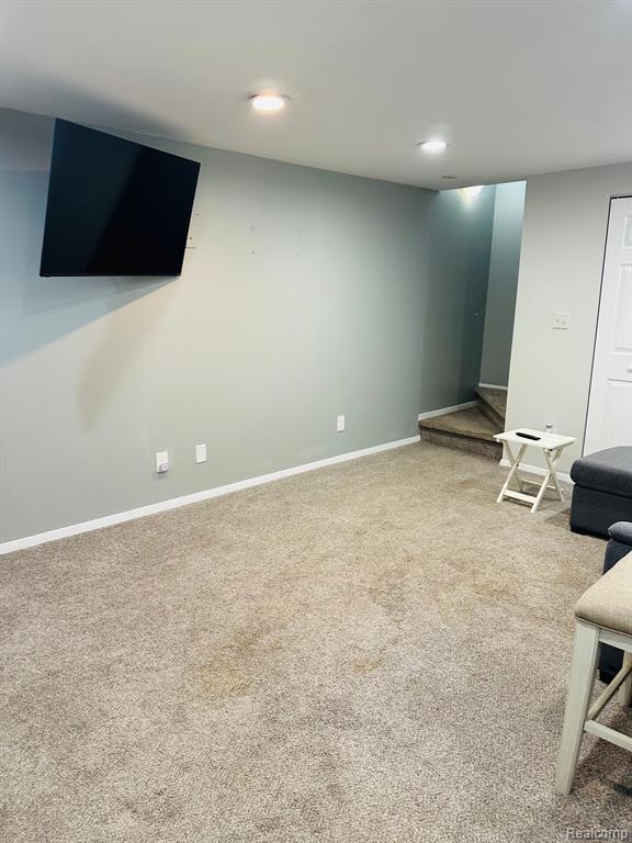295 INLET N, Walled Lake, MI 48390 — Photo 38