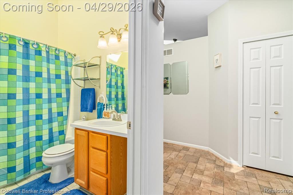 7203 Indian Wells Drive, Ypsilanti, MI 48197 — Photo 14