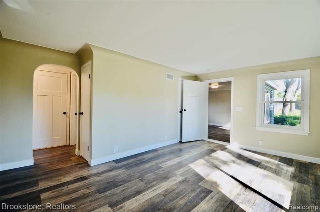 7565 Old Pond Drive, Clarkston, MI 48348 — Photo 9