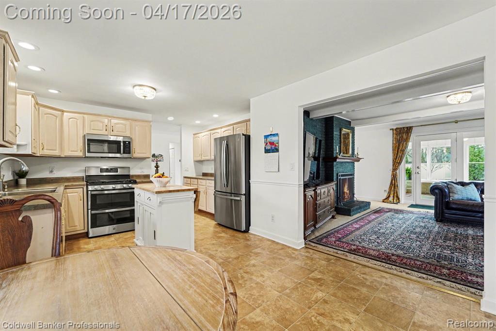 717 Sandstone Drive, Rochester Hills, MI 48309 — Photo 12