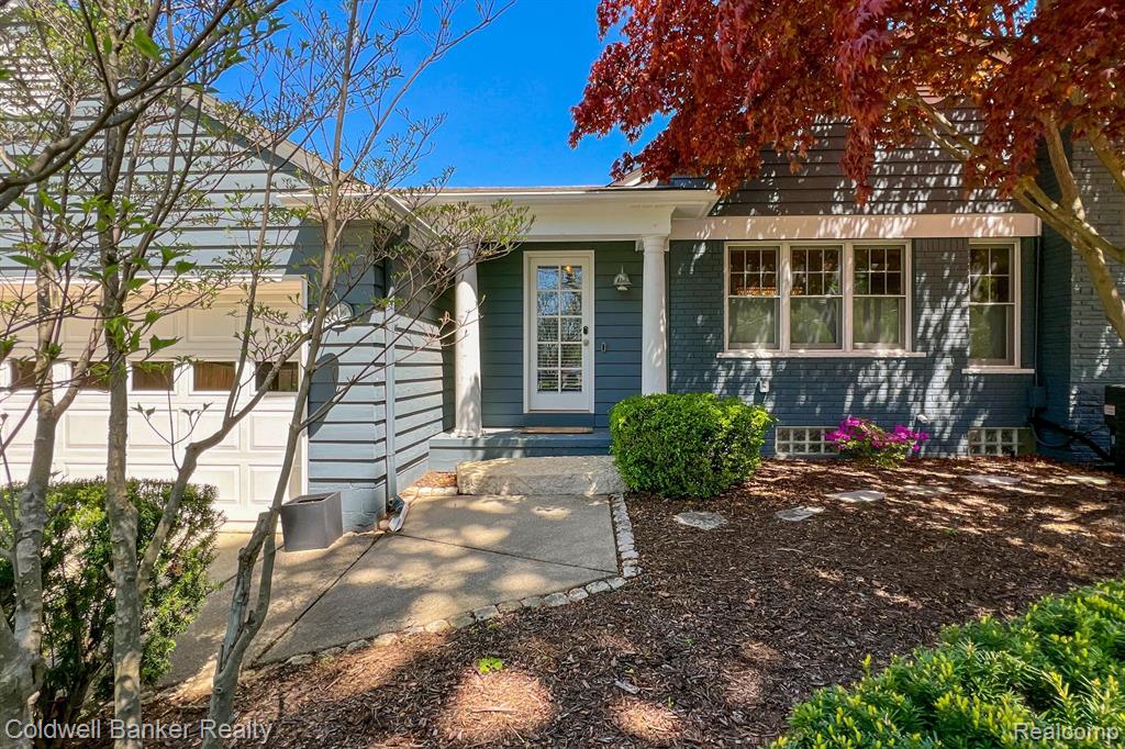 596 S GLENHURST Drive, Birmingham, MI 48009 — Photo 5