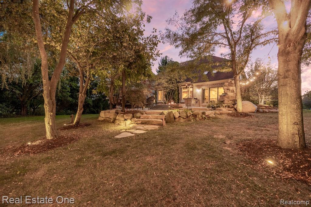 4088 PARKSTONE Court, Troy, MI 48098 — Photo 10
