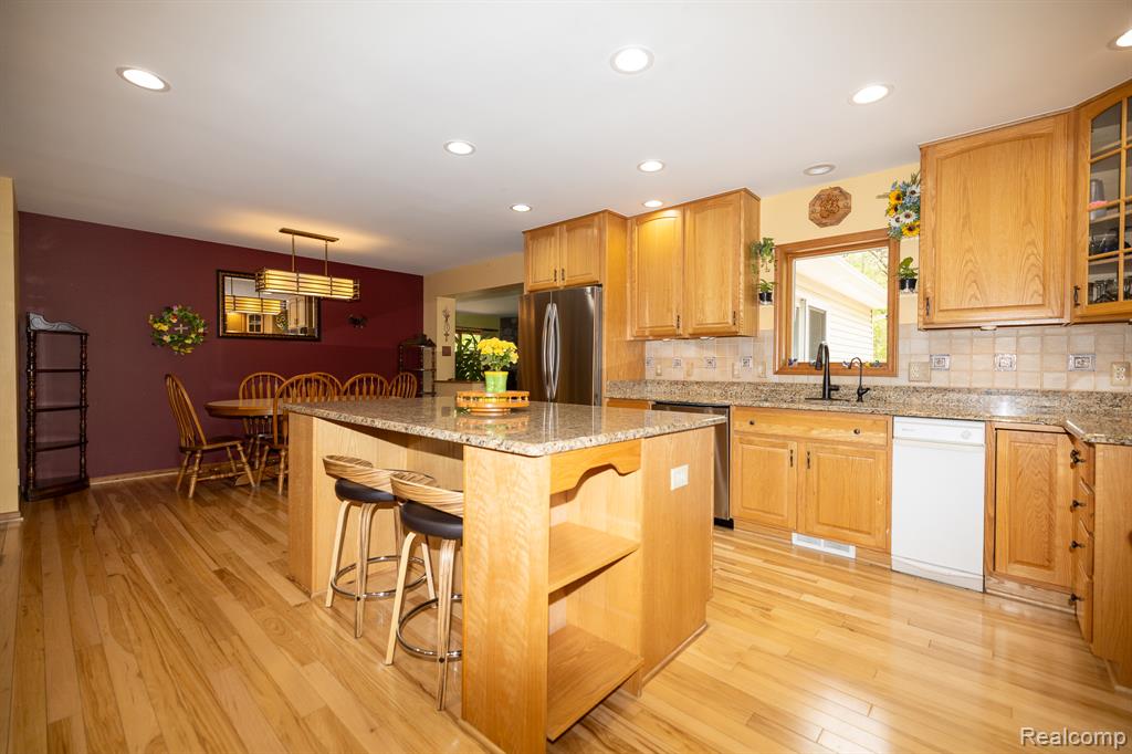 321 Elio, Highland, MI — Photo 12